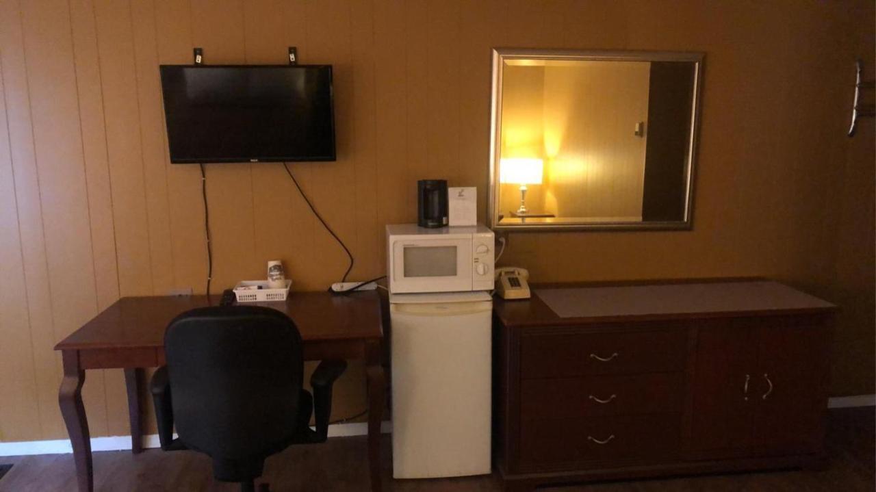 Moose Motel Smooth Rock Falls エクステリア 写真