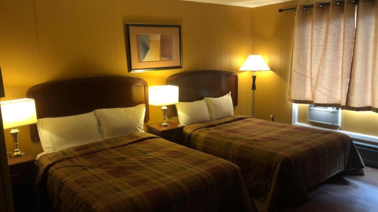 Moose Motel Smooth Rock Falls エクステリア 写真