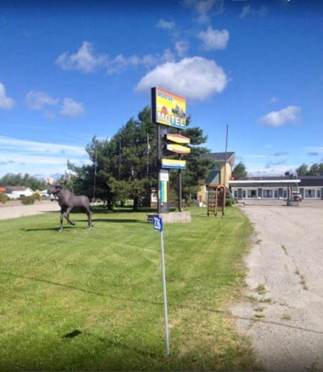 Moose Motel Smooth Rock Falls エクステリア 写真